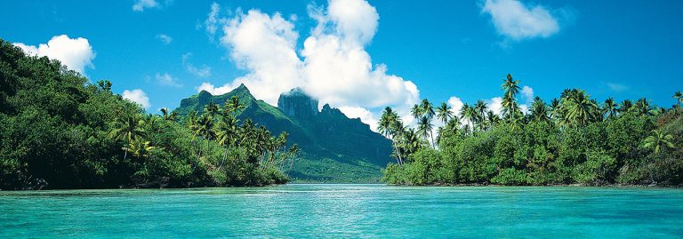 Paul Gaugin cruise at lagoon in Bora Bora